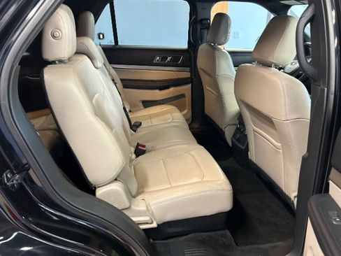 Used 2018 Ford Explorer XLT w/ Equipment Group 202A image 16