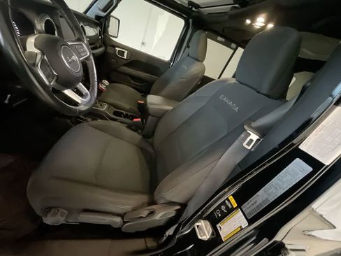 Used 2022 Jeep Wrangler Unlimited Sahara w/ Cold Weather Group image 11