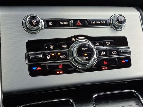 Used 2023 Lincoln Aviator AWD w/ Premium Package image 18