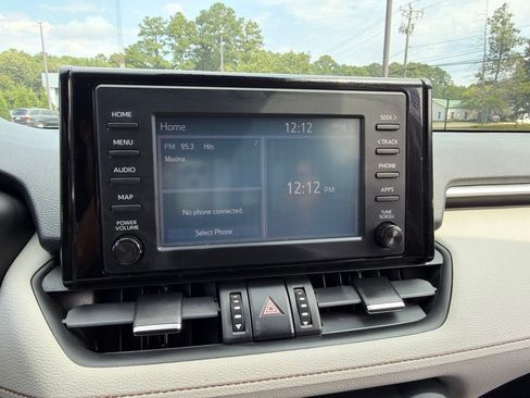 Used 2019 Toyota RAV4 XLE Premium w/ Cold Weather Package AWD/4WD image 10