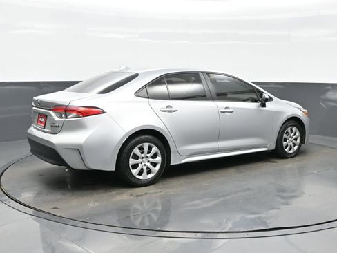 Used 2023 Toyota Corolla LE image 6