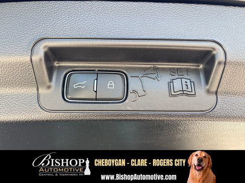 Used 2022 Ford Explorer XLT w/ Equipment Group 202A AWD/4WD image 16