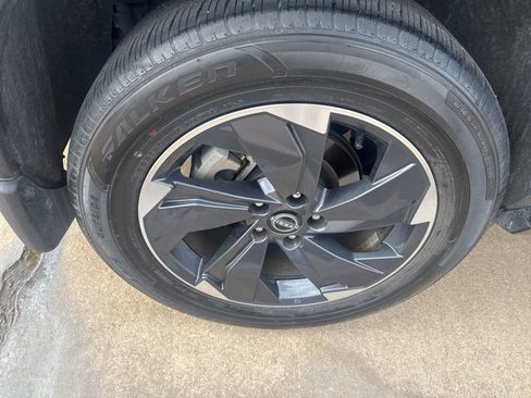 Used 2024 Nissan Rogue SV FWD image 5