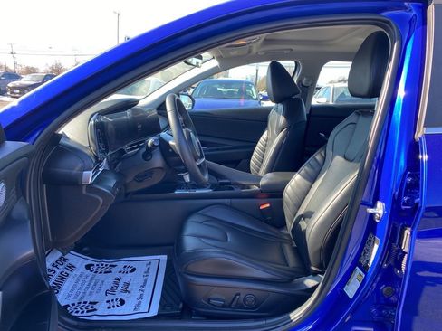 Certified 2025 Hyundai Elantra Limited image 13