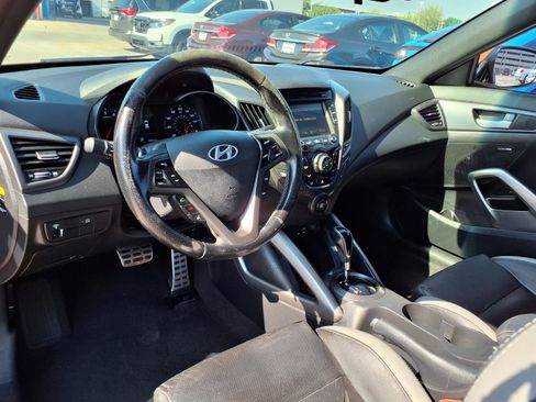 Used 2016 Hyundai Veloster Turbo FWD image 4