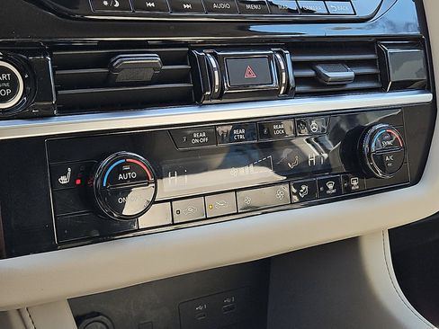 Certified 2023 Nissan Pathfinder SL image 16