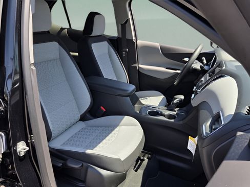 Certified 2023 Chevrolet Equinox LS w/ LS Convenience Package FWD image 16