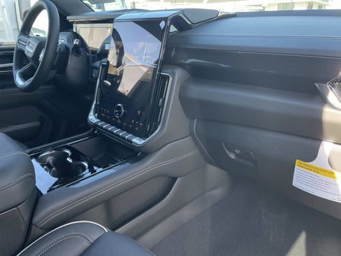 New 2026 GMC Yukon XL Elevation image 29