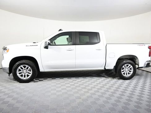 Used 2022 Chevrolet Silverado 1500 LT image 2