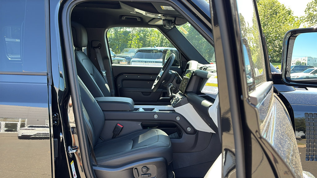 New 2026 Land Rover Defender 110 X-Dynamic SE AWD/4WD image 22