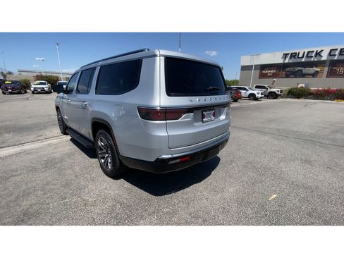 Used 2024 Jeep Wagoneer L Series II w/ Flexible Seating Group AWD/4WD image 6