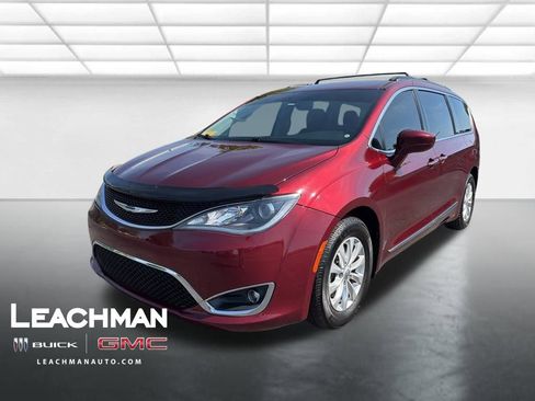 Used 2017 Chrysler Pacifica Touring-L FWD image 8
