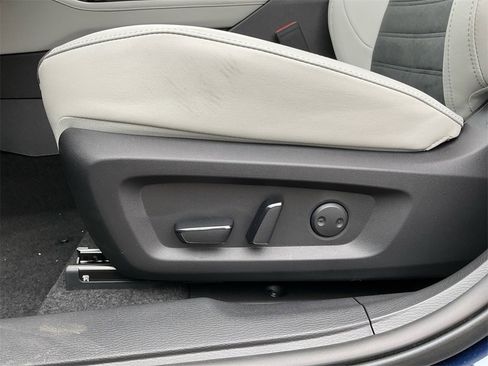 New 2025 Mitsubishi Outlander SE image 13