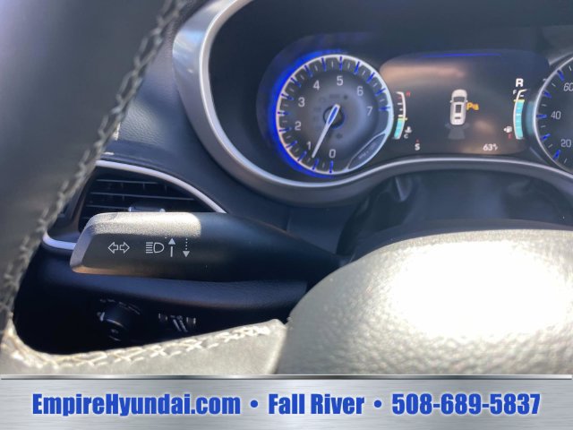 Used 2025 Chrysler Pacifica Select FWD image 30