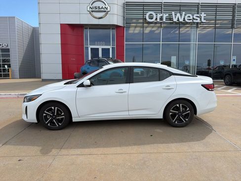Used 2024 Nissan Sentra SV FWD image 2