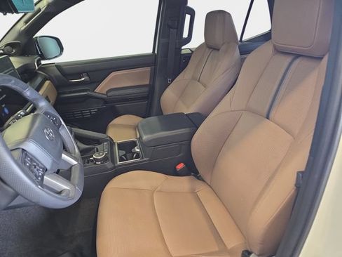 Used 2025 Toyota 4Runner Limited w/ Tow Technology Package AWD/4WD image 19
