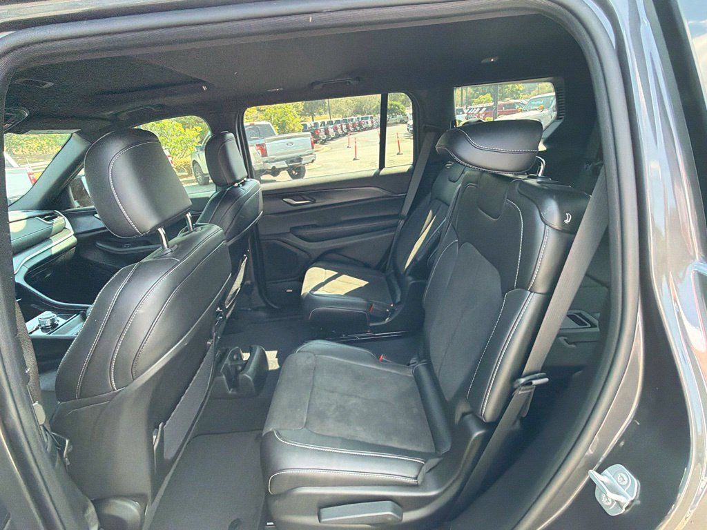 Used 2025 Jeep Grand Cherokee L Altitude AWD/4WD image 15