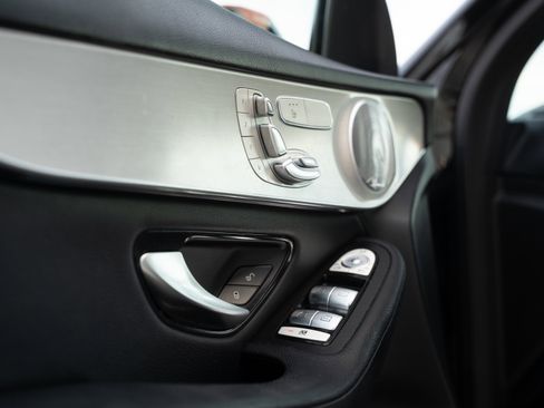 Used 2019 Mercedes-Benz GLC 300 4MATIC image 21