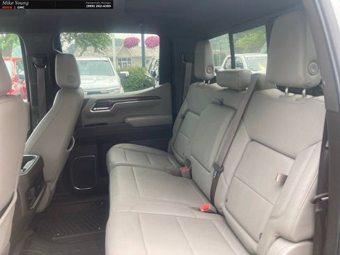 Used 2024 Chevrolet Silverado 1500 LT Trail Boss w/ Convenience Package II AWD/4WD image 16