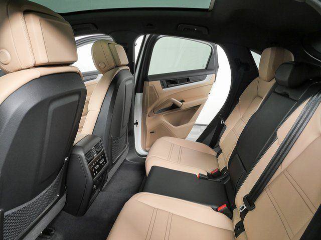 Used 2026 Porsche Cayenne Coupe AWD/4WD image 22