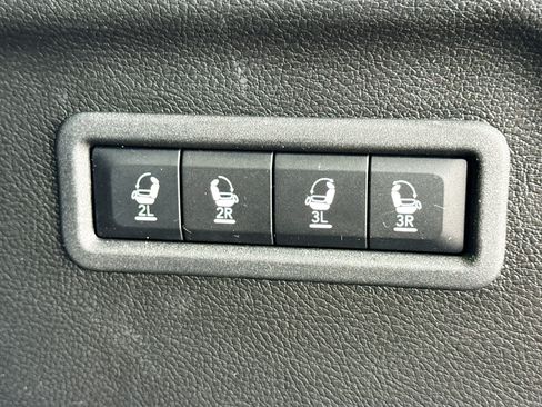 Used 2024 Jeep Wagoneer L Series II w/ Flexible Seating Group RWD image 13