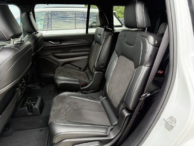 Used 2023 Jeep Grand Cherokee L Laredo AWD/4WD image 13