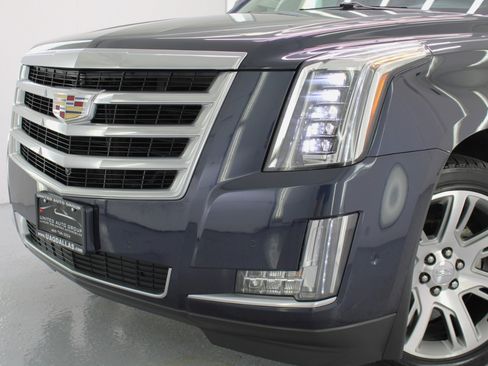Used 2018 Cadillac Escalade Luxury image 21