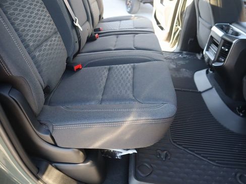 New 2026 RAM 1500 4x4 Crew Cab image 15