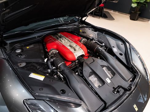 Certified 2022 Ferrari 812 GTS Base image 17