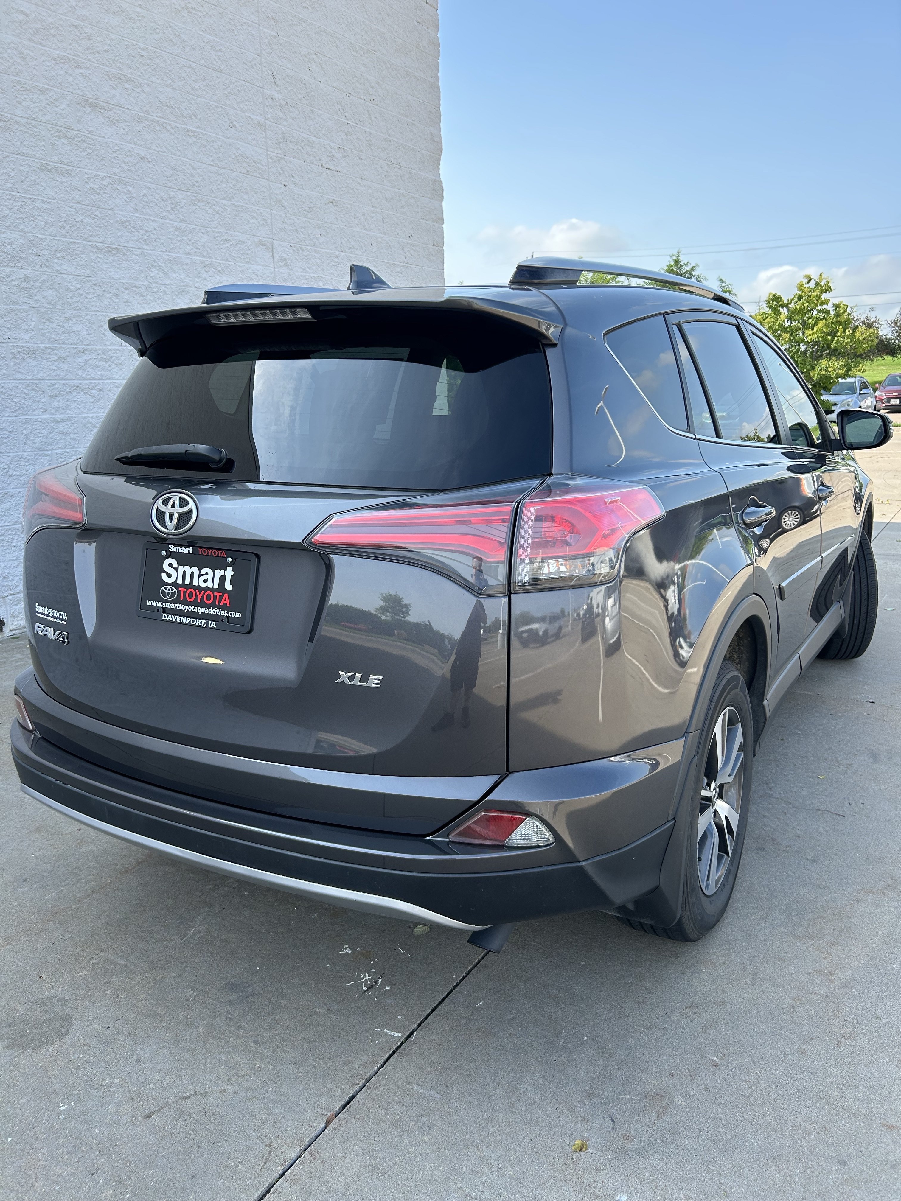 Used 2018 Toyota RAV4 XLE AWD/4WD image 6