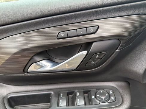 Used 2022 GMC Terrain SLT image 23