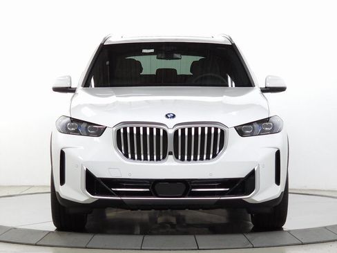 Used 2026 BMW X5 xDrive50e w/ Climate Comfort Package AWD/4WD image 2