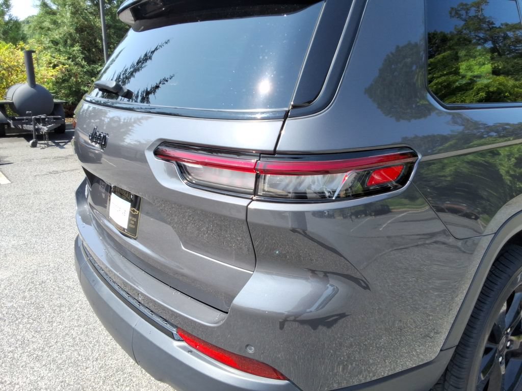 Used 2025 Jeep Grand Cherokee L Altitude RWD image 14