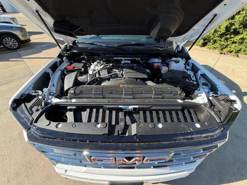 New 2026 GMC Sierra 2500 AT4 w/ AT4 Premium Plus Package AWD/4WD image 38