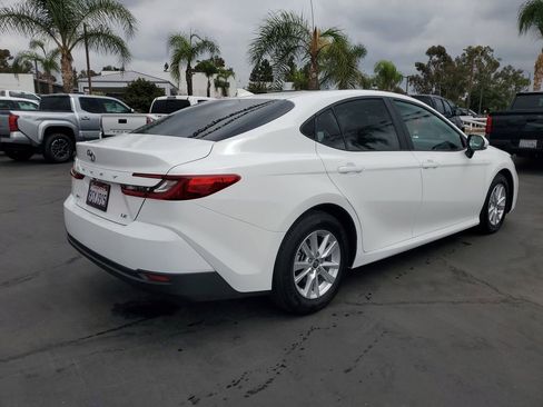 Used 2025 Toyota Camry LE image 3