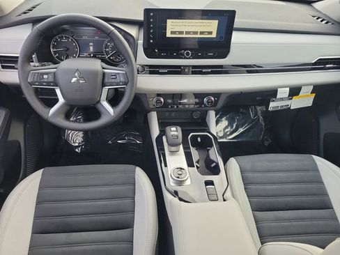 New 2026 Mitsubishi Outlander SE image 17