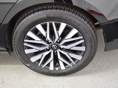 Used 2025 Nissan Altima 2.5 SV FWD image 35