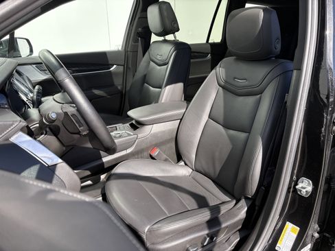 Certified 2025 Cadillac XT6 Premium Luxury AWD/4WD image 12