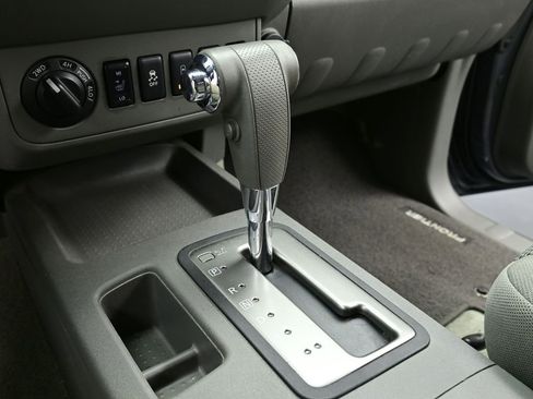 Used 2016 Nissan Frontier SV image 12