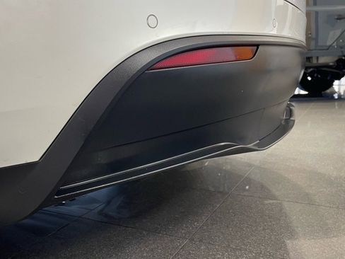 Used 2021 Tesla Model Y Long Range image 16
