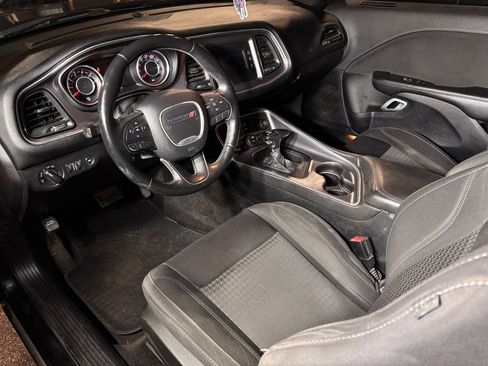 Used 2015 Dodge Challenger SXT RWD image 20