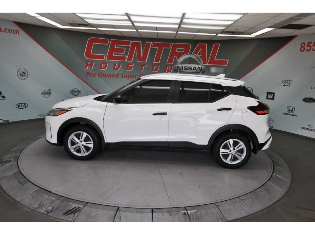Certified 2025 Nissan Kicks Play S FWD image 3