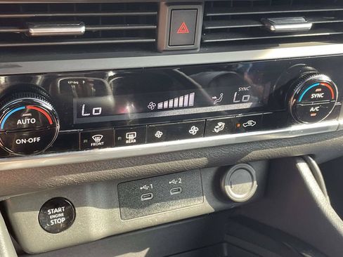 Used 2024 Nissan Rogue SV AWD/4WD image 18