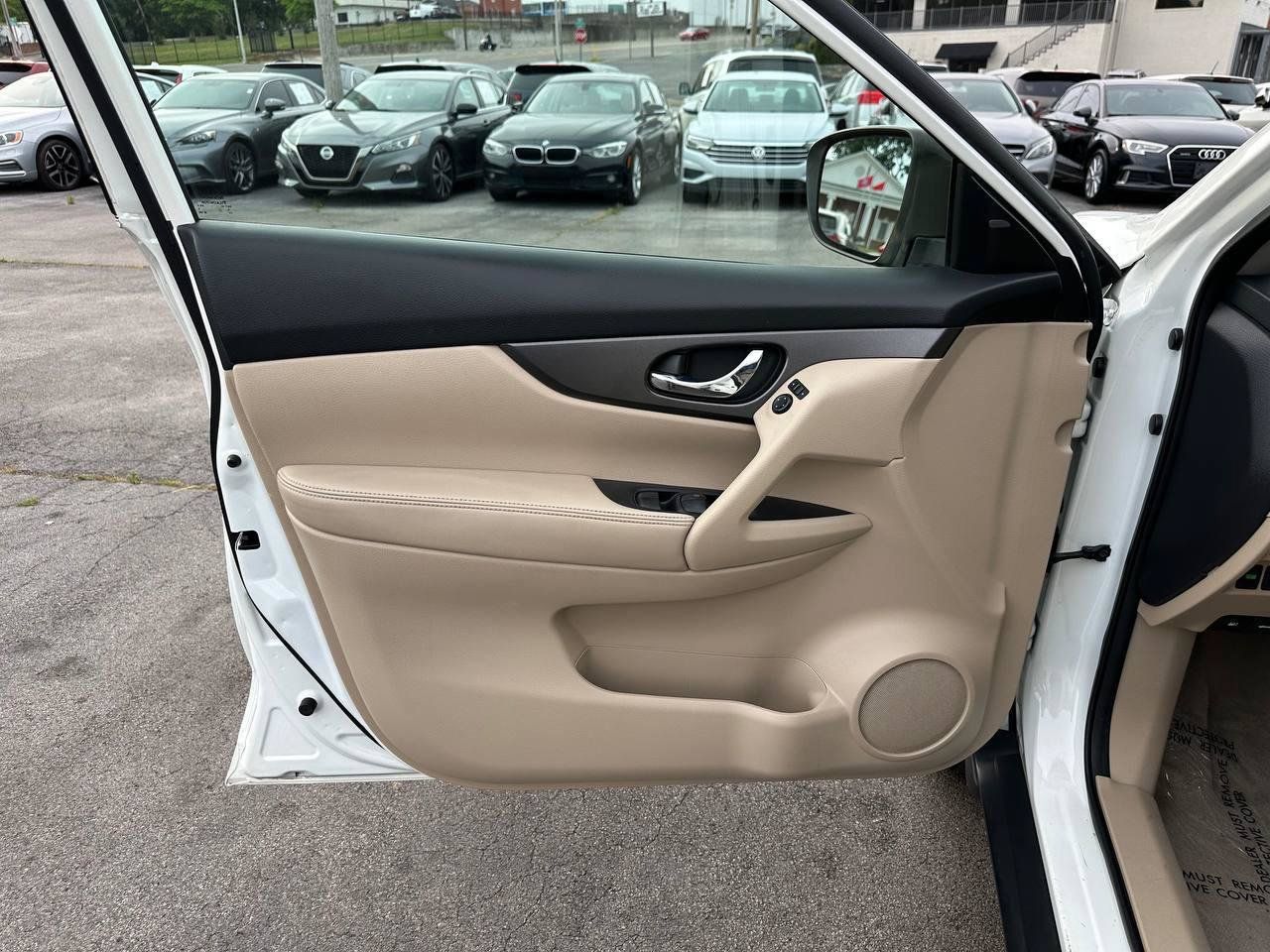 Used 2015 Nissan Rogue SV w/ SV Premium Package FWD image 18