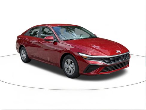 New 2026 Hyundai Elantra SE image 1
