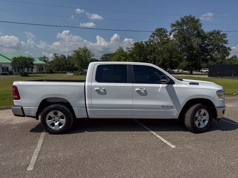 Used 2022 RAM 1500 Big Horn AWD/4WD image 3