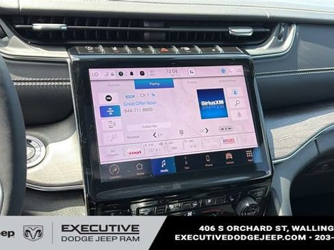 Used 2023 Jeep Grand Cherokee Overland w/ Luxury Tech Group IV AWD/4WD image 17
