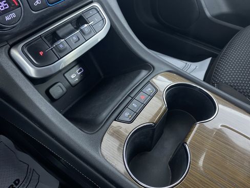 Certified 2020 GMC Acadia SLE image 7