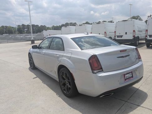 Used 2023 Chrysler 300 S image 8