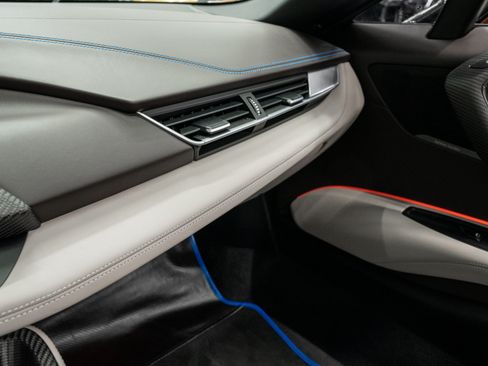 Used 2019 BMW i8 Roadster AWD/4WD image 32
